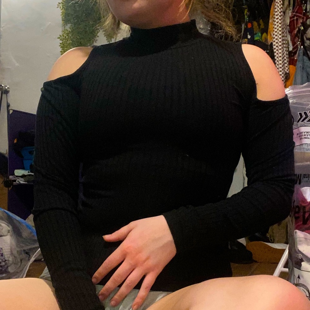 black ribbed cold shoulder